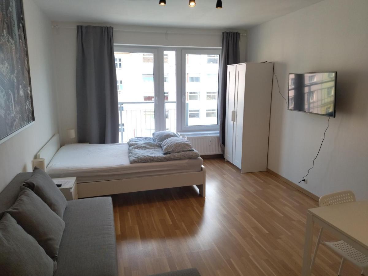 Brand New One Bedroom Apartment #54 In Brand New Building With Free Parking 프라하 외부 사진