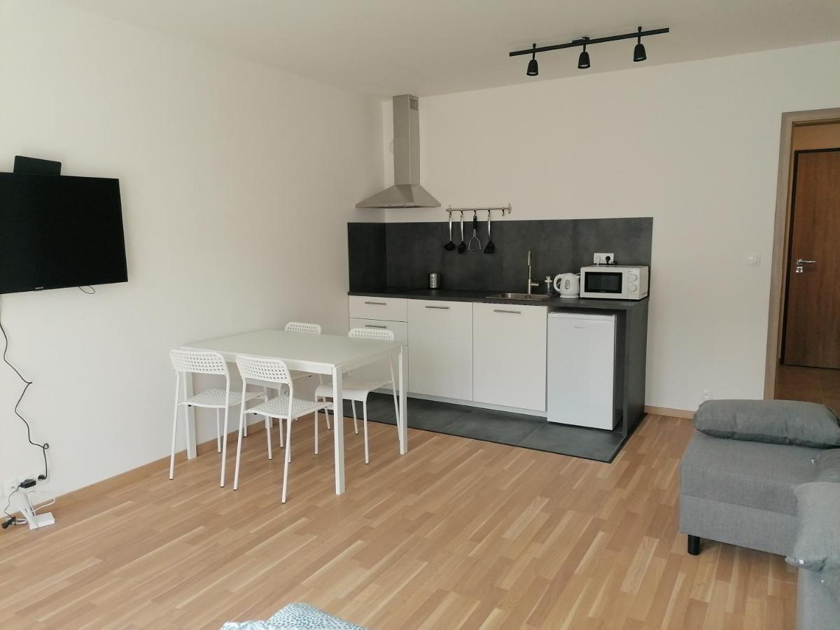 Brand New One Bedroom Apartment #54 In Brand New Building With Free Parking 프라하 외부 사진